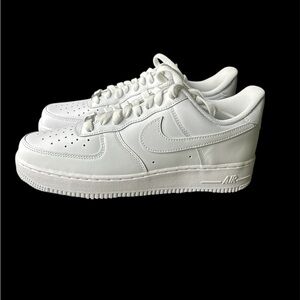 Nike Air Force 1 Low Men’s White Sneakers Authentic size 8.5, Brand New